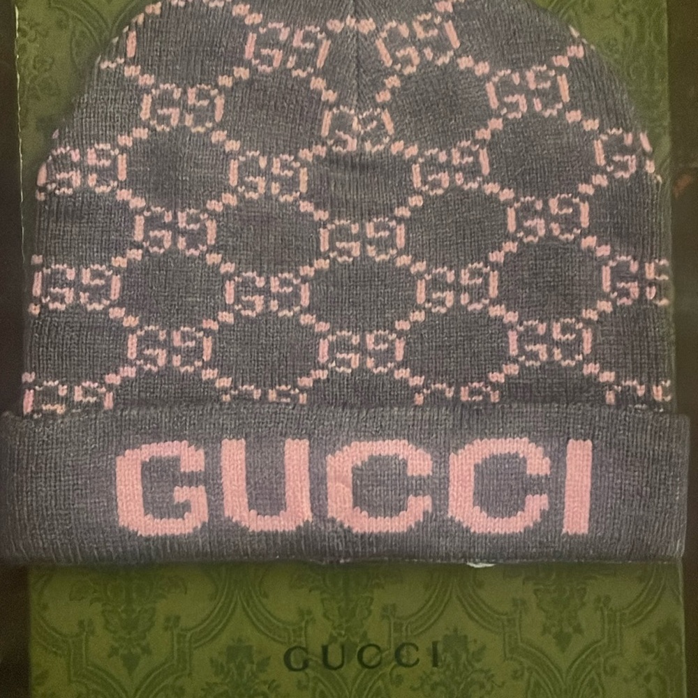 New women’s pink & grey beanie